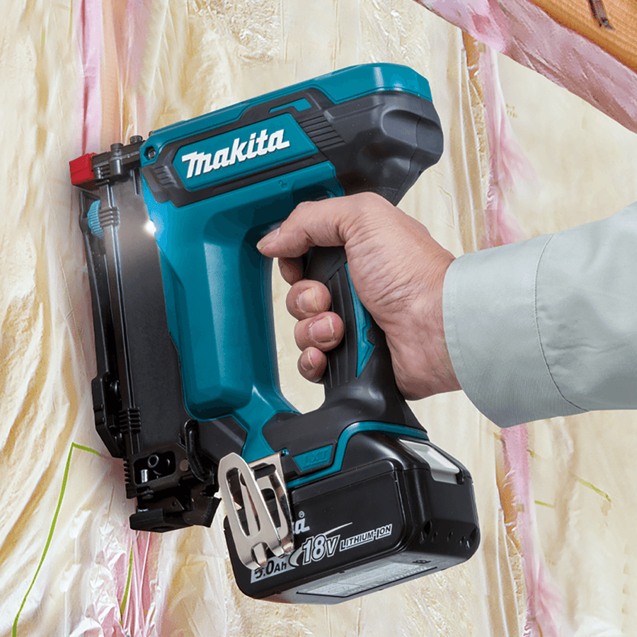 Makita DST421RFE Wire Cordless Stapler 18V LXT-Series [Kit] | Makita by KHM Megatools Corp.