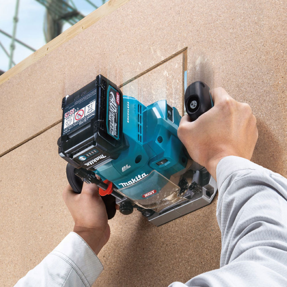Makita RP001GZ Cordless Brushless Plunge Router 40V 1/2